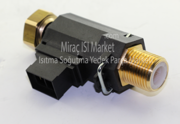 Demirdöküm şofben akış şalteri . Rekorlu . ( KK01.96.543 ) GTE İTALY . bi tarafı Rekorlu diğer tarafı Dış Dişli . Flow Switch