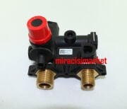 Eca proteus premix 3 yollu blok . Sol taraf plastik . Pakkens ( 93180007910 ) Daikin 3 yollu grup . 3P572815 - 1 . 3 Yollu nun olduğu blok .