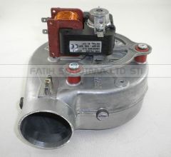 Buderu Logamax  U042 fan motoru 2 soketli altı çeltikli (fime VGR0110324) 35 watt ( KK01.96.750 ) Bosh kombi fan motoru .