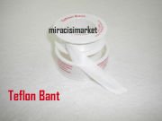Teflon bant . Beyaz renkli . PTFE ( TE354B ) (PRC) 12mm (12mmx0.076mm) 10 Metre .  Vida dişinin şeklini alabilmesi için az miktarda ters şekilde gerilerek üst üste sarılarak uygulanır .