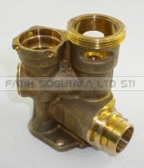 Vaillant Turbotec 3 Yollu vana gövdesi blok pirinç ( KK01.97.685 ) Vaillant Turbotek 3.Yollu blok pirinç . vailant turbotek üç yollu blok